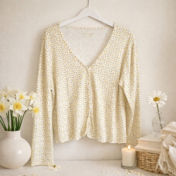 Bluenotes Sweaters - Blue Notes Yellow Ditsy Floral Cardigan Cottagecore M